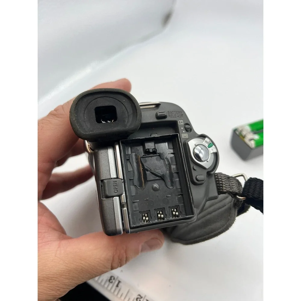 Canon Elura 65 Digital Video Camcorder FOR PARTS